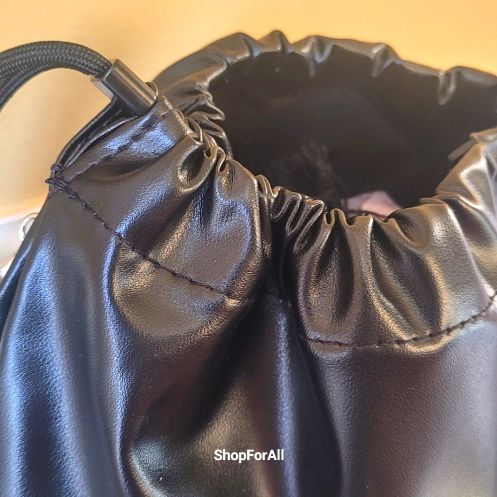 Yves Saint Laurent - Picture 12 of 16